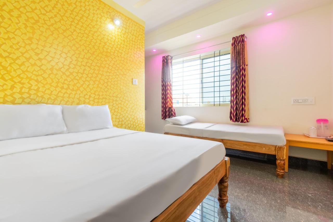 Spot On 45103 Galaxy Grand Hotell Narasimharaja Puram Exteriör bild