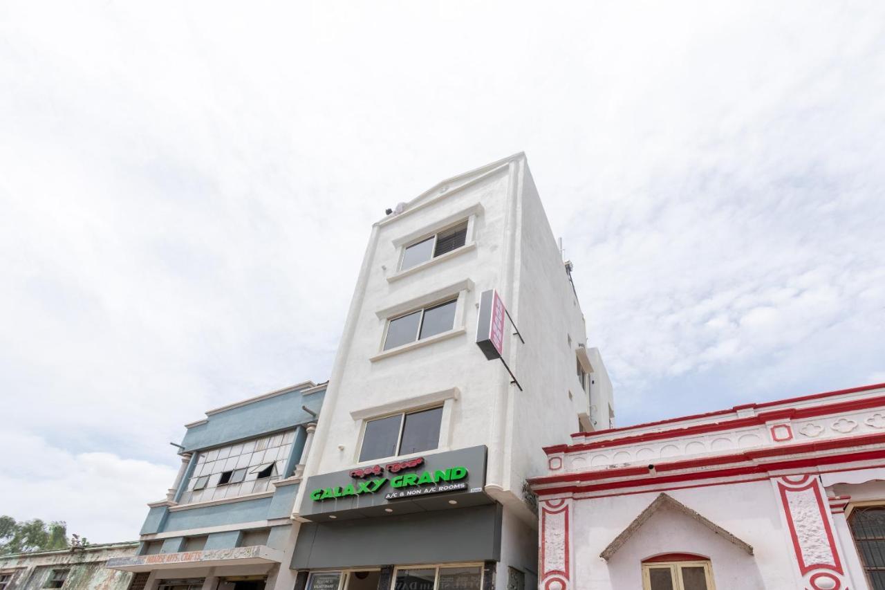 Spot On 45103 Galaxy Grand Hotell Narasimharaja Puram Exteriör bild