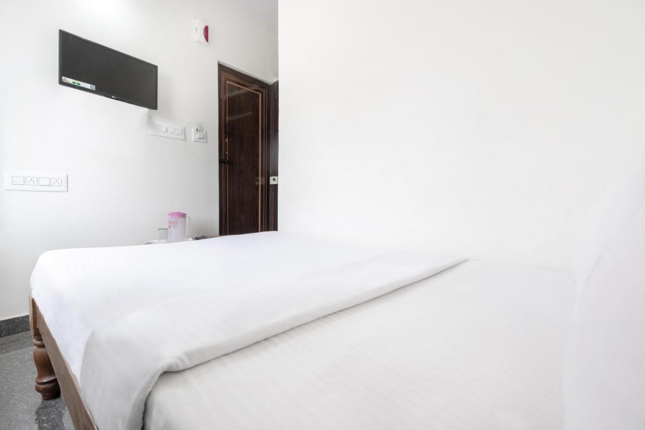 Spot On 45103 Galaxy Grand Hotell Narasimharaja Puram Exteriör bild