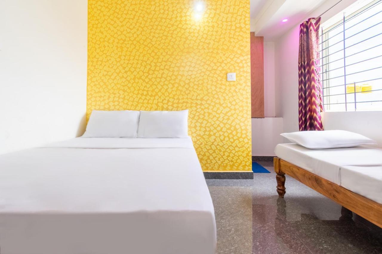 Spot On 45103 Galaxy Grand Hotell Narasimharaja Puram Exteriör bild