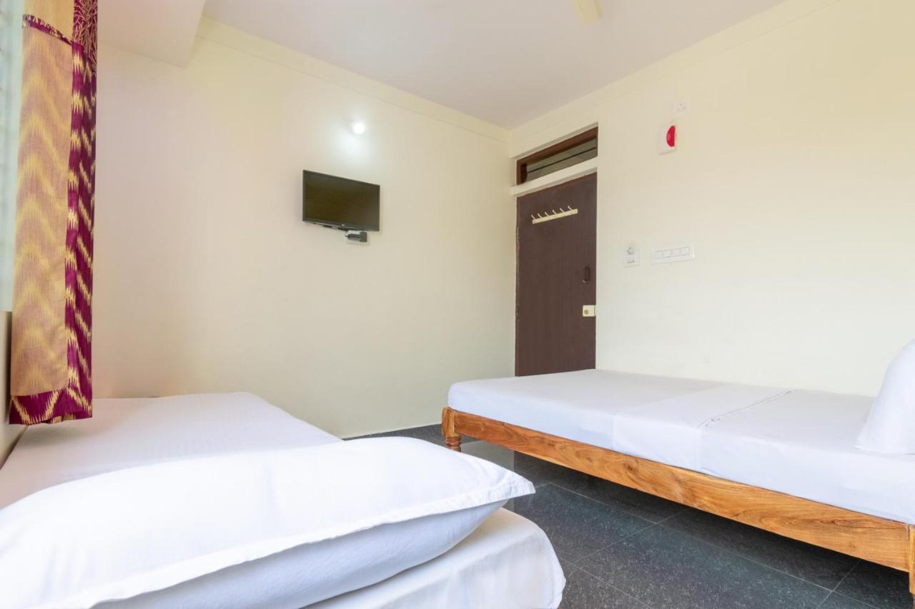 Spot On 45103 Galaxy Grand Hotell Narasimharaja Puram Exteriör bild
